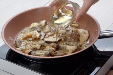 Ricetta Petto Di Pollo Ai Funghi Preparazione 3